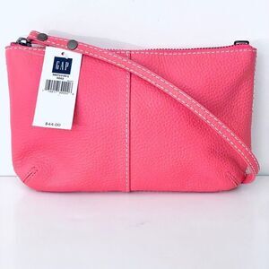 NWT Gorgeous GAP Pink Pebbled 100% Cow Leather Zip Convertible Wristlet/Hand Bag